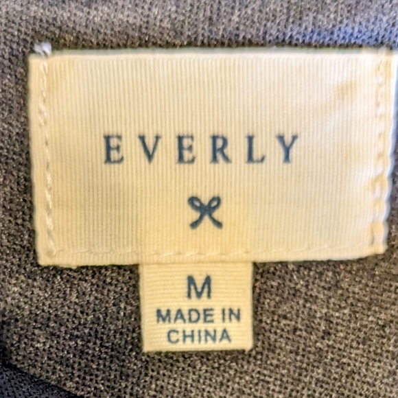 EVERLY CLAUDIA SEQUINED DRESS SIZE (M) - Picture 9 of 10